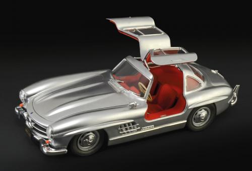 MERCEDES-BENZ 300 SL GULLWING 1/16