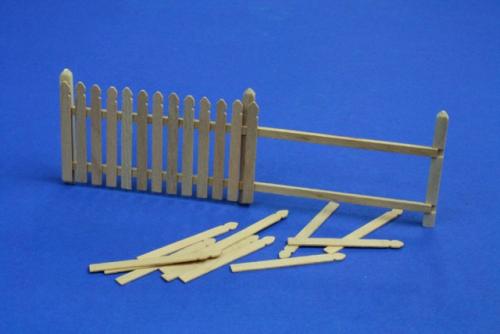 Wooden palings 1:35