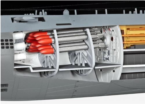 Deutsches U-Boot Typ XXI with interior 1/144