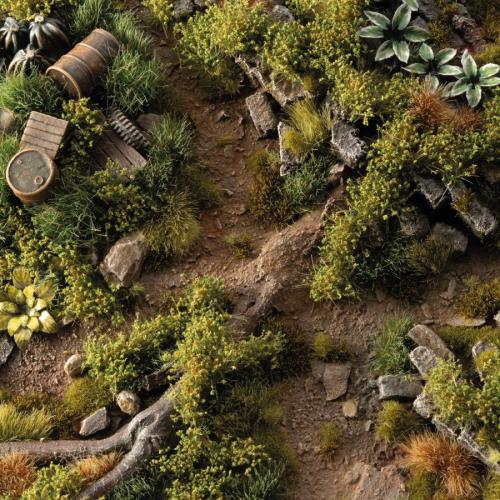 Gamer's Grass: Strong Green Shrubs