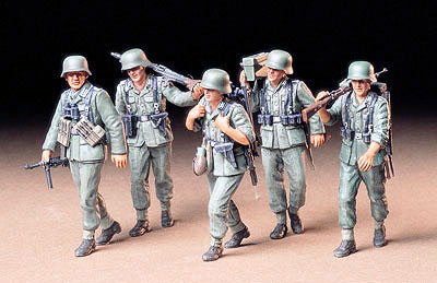German Machine Gun Crew On Maneuver 1/35
