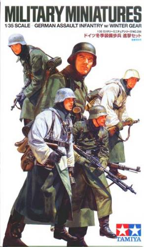German Assault Infantry with Winter Gear 1/35
