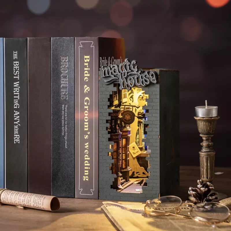 Book Nook: Magic House
