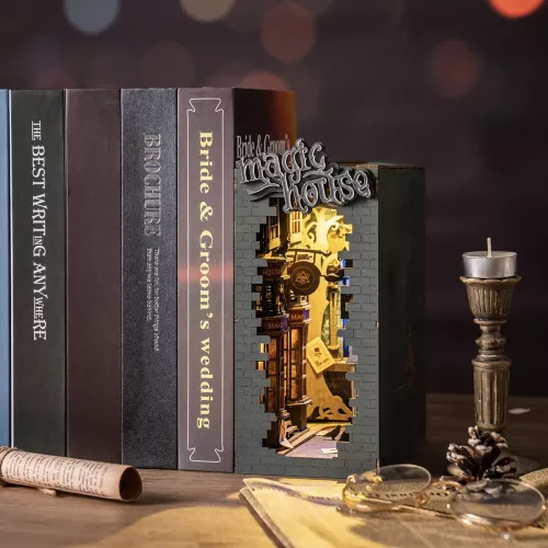 Book Nook: Magic House