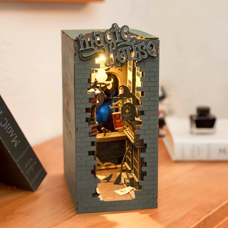 Book Nook: Magic House