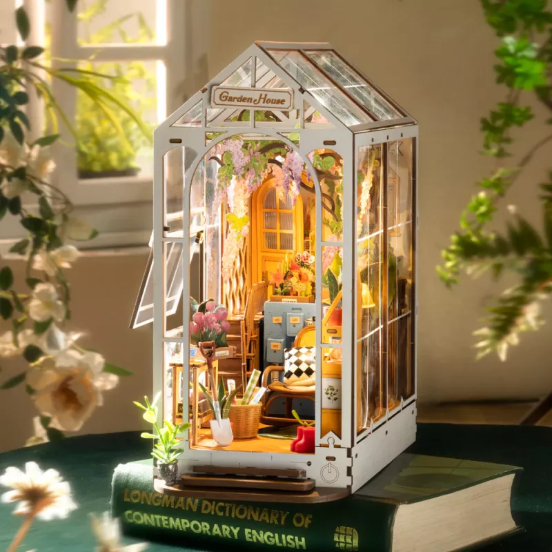 Book Nook: Garden House