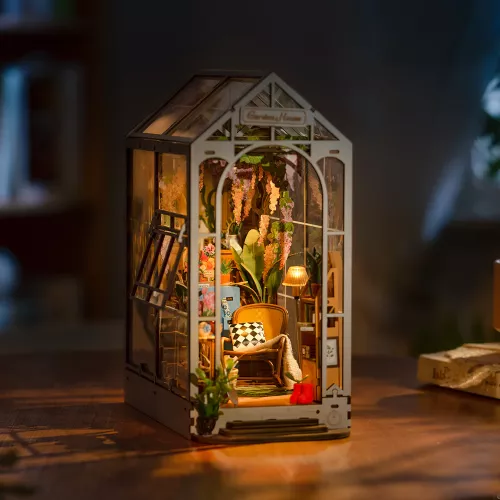 Book Nook: Garden House