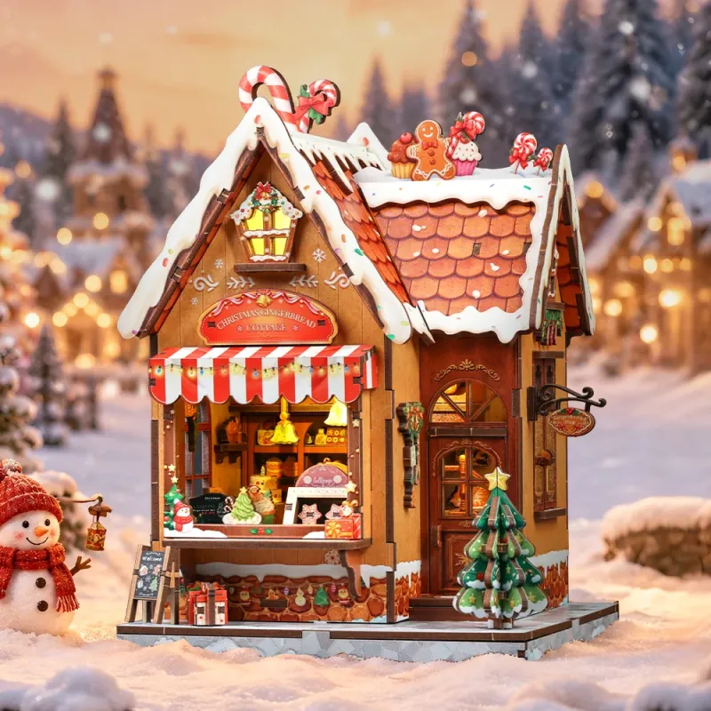Miniature House: Christmas Gingerbread Cottage