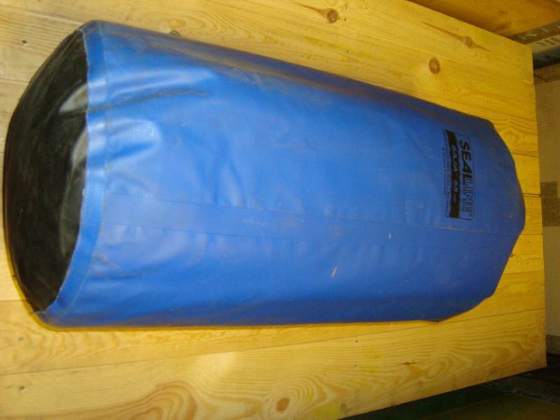 Drysack komplett med sovsäck liggunderlag och uppblåsbar kudde .