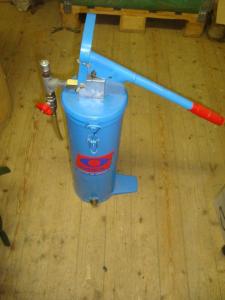 Pump för olja eller fett