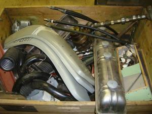 Diverse motordelar till volvos beninsexa . Årgång 50 talet