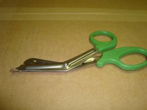 Rostfri sax lämplig till mycket men särskilt bra vid klippning nära ömtåligt område. Viket innerskär