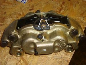 Mercedes gd reservdelar  Bromsok vänster fram  W460 W461 W463