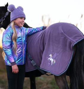 HG SANNA FLEECETÄCKE MONTANA GRAPE