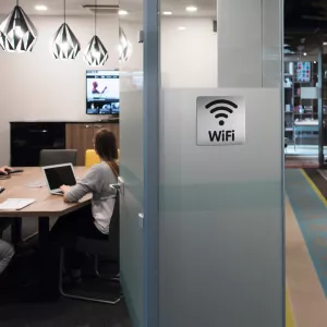 Fyrkantig symbolskylt WiFi