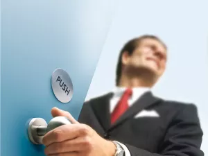 Symbolskylt "PUSH"