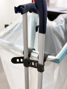 Hookit Pro mörkgrå – slitstark upphängningskrok för professionell städutrustning, enkel montering på vägg eller skena