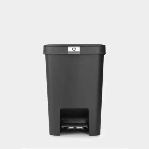 Brabantia Pedal Bin StepUp 25 liter mörkgrå – modern soptunna i mörkgrå, pedalöppning med mjukstängande lock och slitstark design, för kök, kontor och hushåll