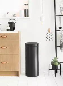 ​Avfallshink Brabantia Touch Bin New 30L Matt Svart
