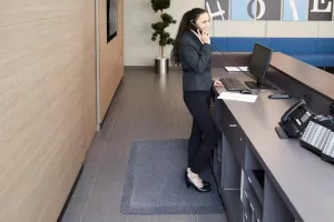 Kleen-Komfort Soft arbetsplatsmatta 85x285 cm – ergonomisk avlastningsmatta med extra mjuk yta för stående arbete i industri och service