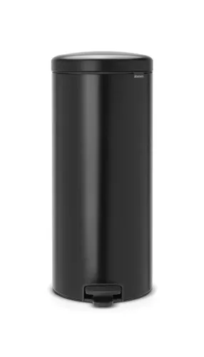 Pedalhink Brabantia NewIcon 30L i matt svart – stilren och luktfri sophantering