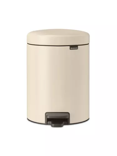 Brabantia NewIcon pedalhink 5 liter i soft beige – kompakt soptunna med mjukstängande lock och stilren design för badrum eller mindre utrymmen