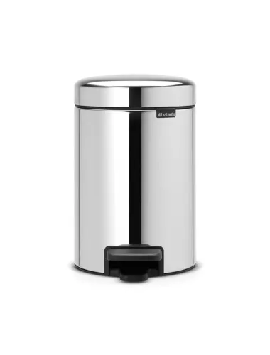 Pedalhink Brabantia NewIcon i blankborstat stål med elegant design och mjukstängande lock. Robust och hygienisk lösning för avfallshantering i kök eller badrum