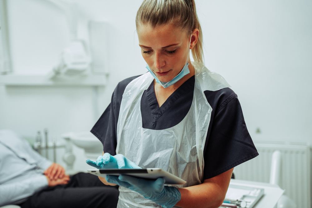 Skyddsmaterial och Första Hjälpen På Hygieneleeds hittar du ett brett sortiment av skyddsutrustning och första hjälpen-produkter
