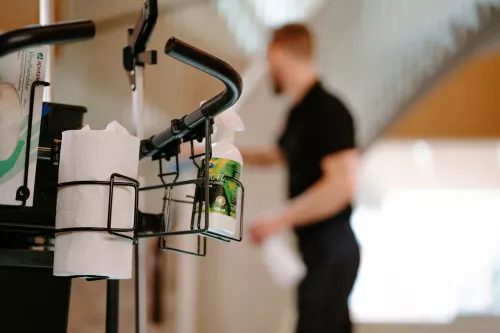 Toolflex hållare 20–30 mm med rörfäste 22 mm – flexibel hållare för säker upphängning av redskap på rör eller skaft