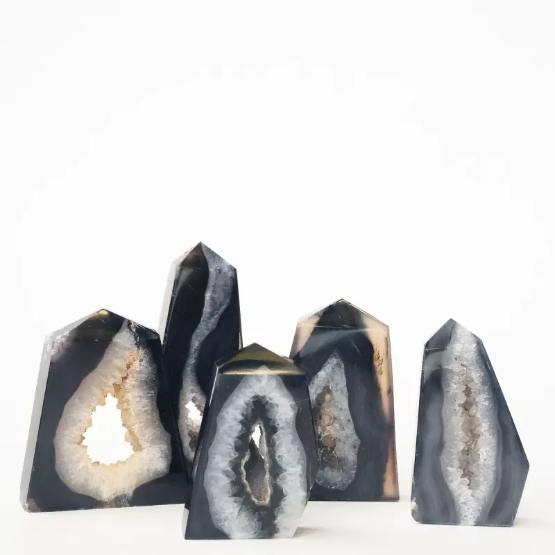 Krystall Sort Agat Tårn