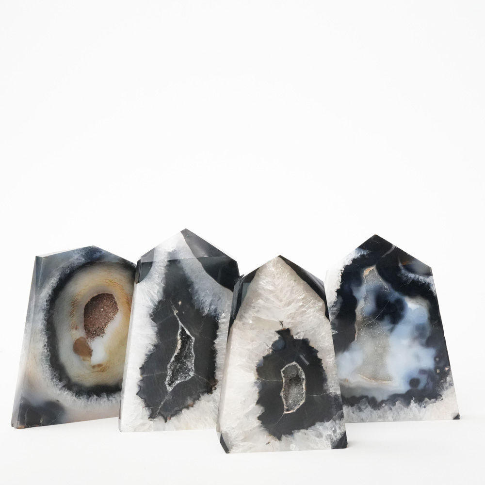 Krystall Sort Agat Tårn