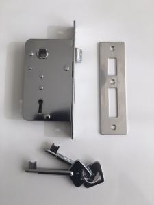 LÅSKISTA VÄ MED 2 ST NYCKLAR