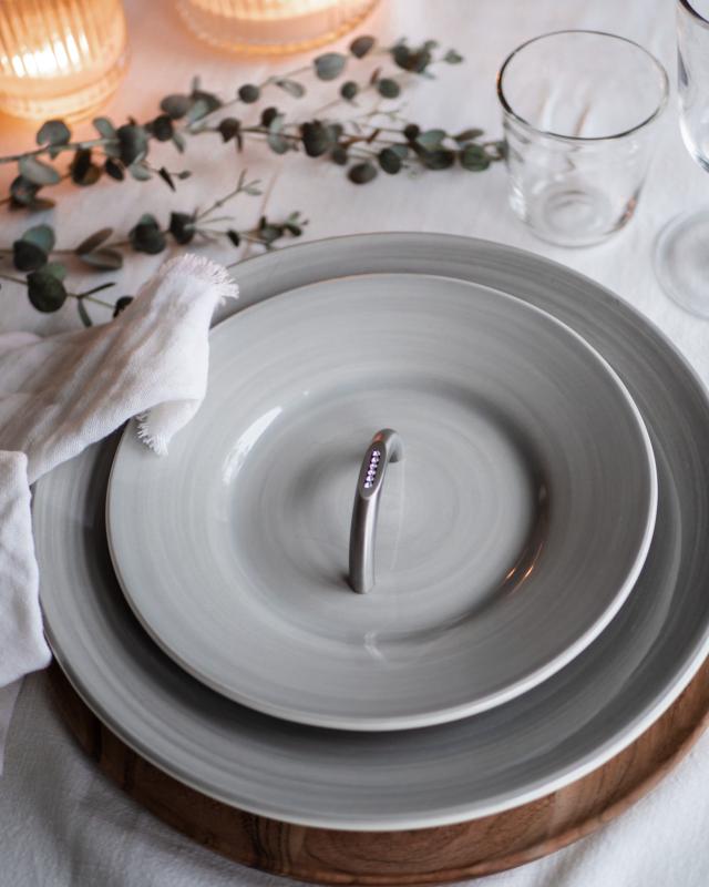 Inspiration till att duka fint med kökshandtag i swarovski steg 1