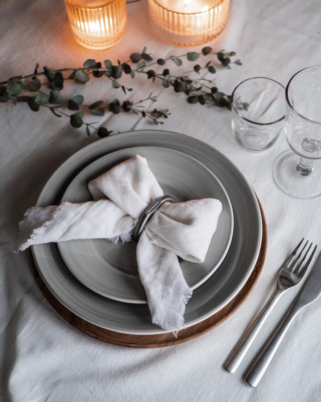 Inspiration till att duka fint med kökshandtag i swarovski steg 4