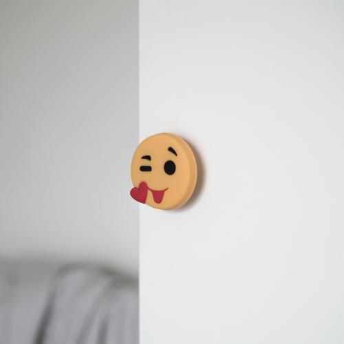 Emoji Puss Barnrum Gummiknopp