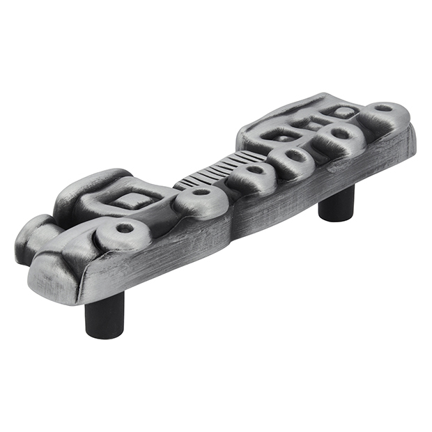 Handtag till barnbyrå i form av ett tåg