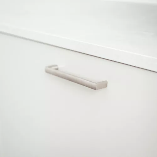 Ruostumattoman teräksen näköinen vetimet