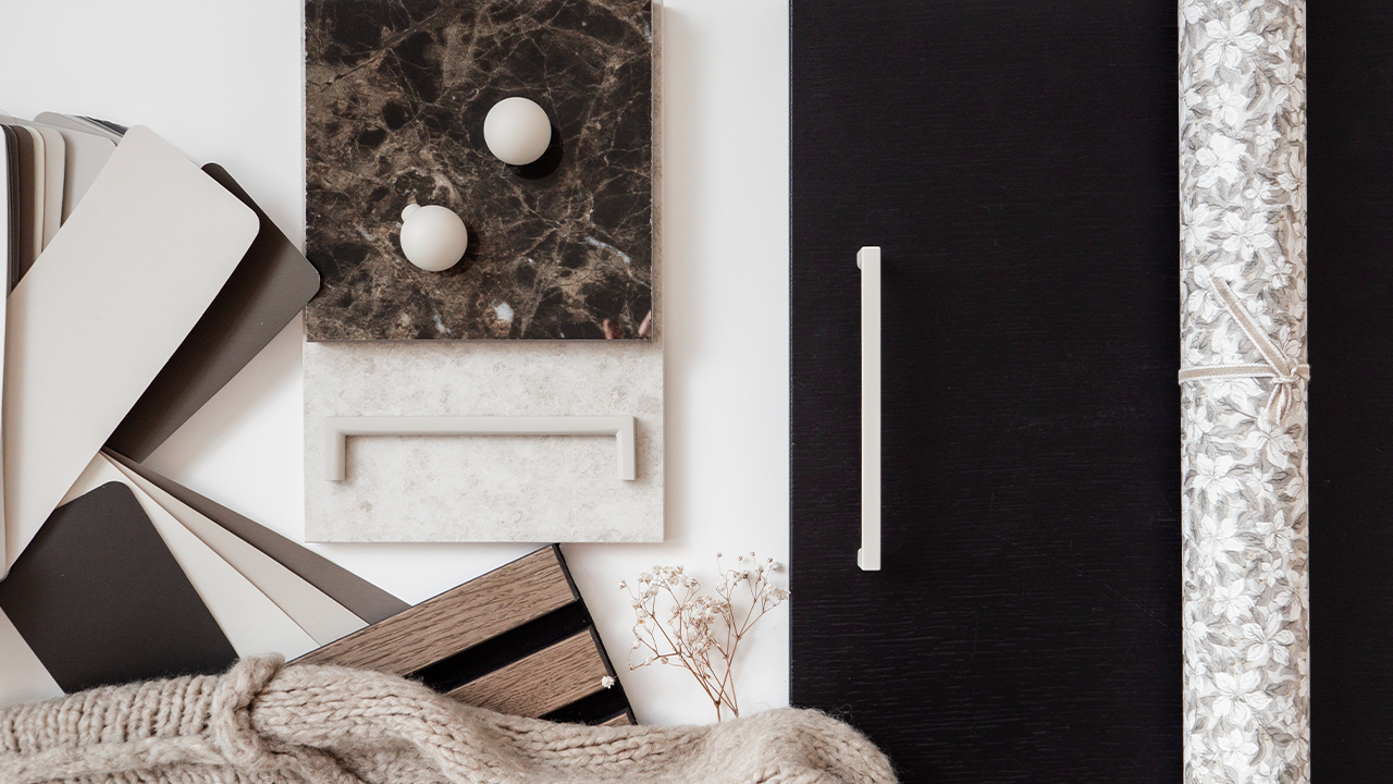 Handtaget Linfalk och knoppen Bona i beige NCS 2005-Y20R