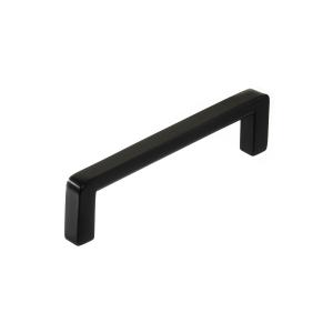 Ett minimalistiskt kökshandtag i cc 96 mm och svart finish, mot en vit bakgrund.