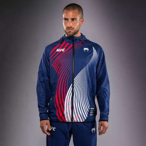 VENUM: MEN'S OFFICIAL UFC FREEDOM 250 AUTHENTIC FIGHT NIGHT WALKOUT HOODIE - BLÅ