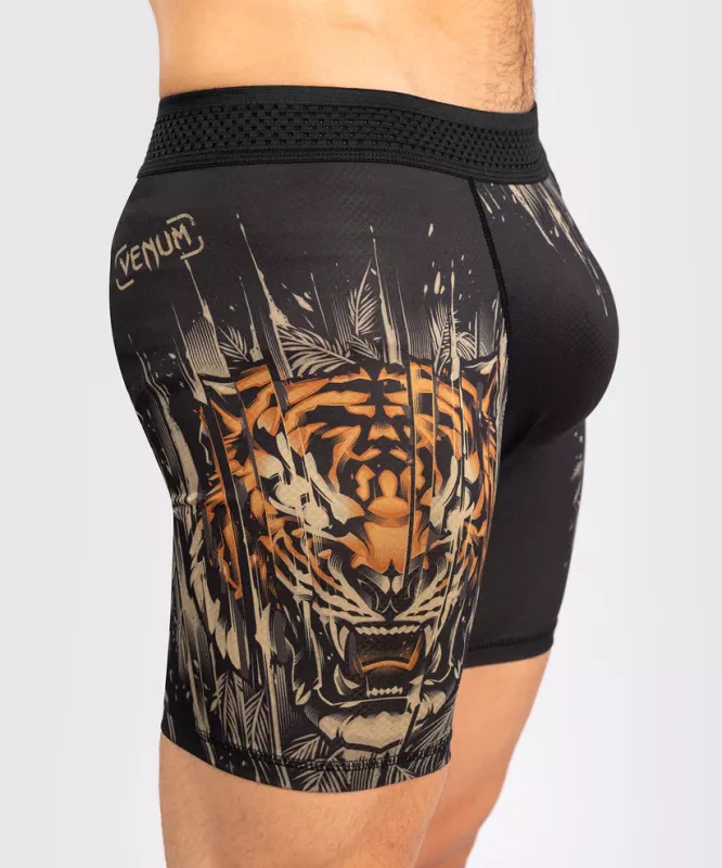 VENUM: TIGER VALE TUDO SHORTS - SVART/NEON ORANGE