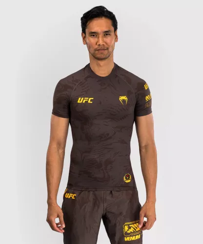 VENUM: UFC FUSION FIGHT WEEK MEN'S PERFORMANCE SHORT SLEEVE RASHGUARD - EARTHEN BROWN
