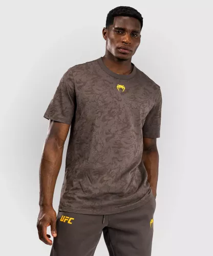 VENUM: UFC FUSION FIGHT WEEK MEN'S KORTÄRMAD T-SHIRT - EARTHEN BROWN