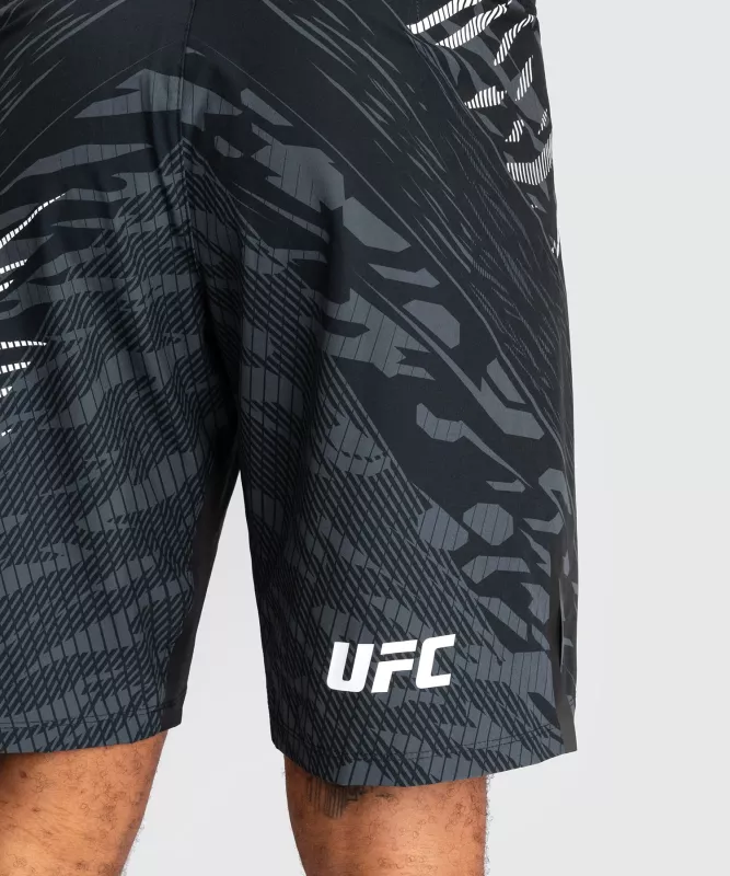 VENUM: UFC FUSION AUTHENTIC FIGHT NIGHT MEN'S FIGHT SHORTS - LONG FIT - SVART