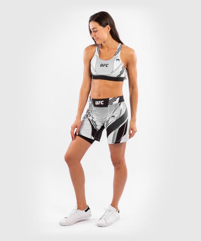 VENUM: UFC AUTHENTIC FIGHT NIGHT WOMEN'S SHORTS - LÅNG FIT - VIT