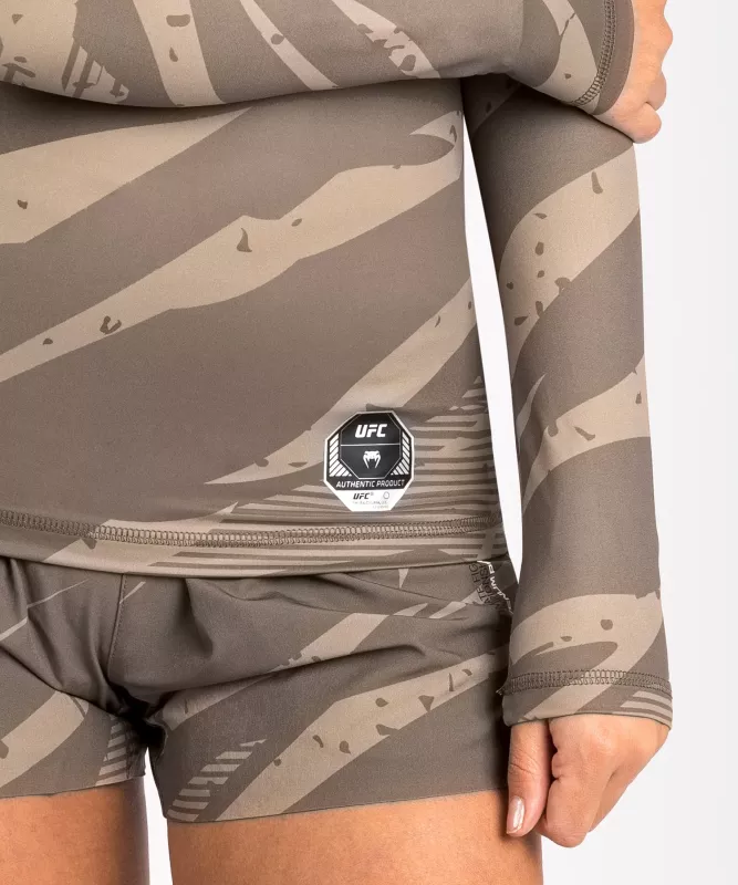 VENUM: UFC ADRENALINE FIGHT WEEK WOMEN'S PERFORMANCE LÅNGÄRMAD RASHGUARD - ÖKENCAMO