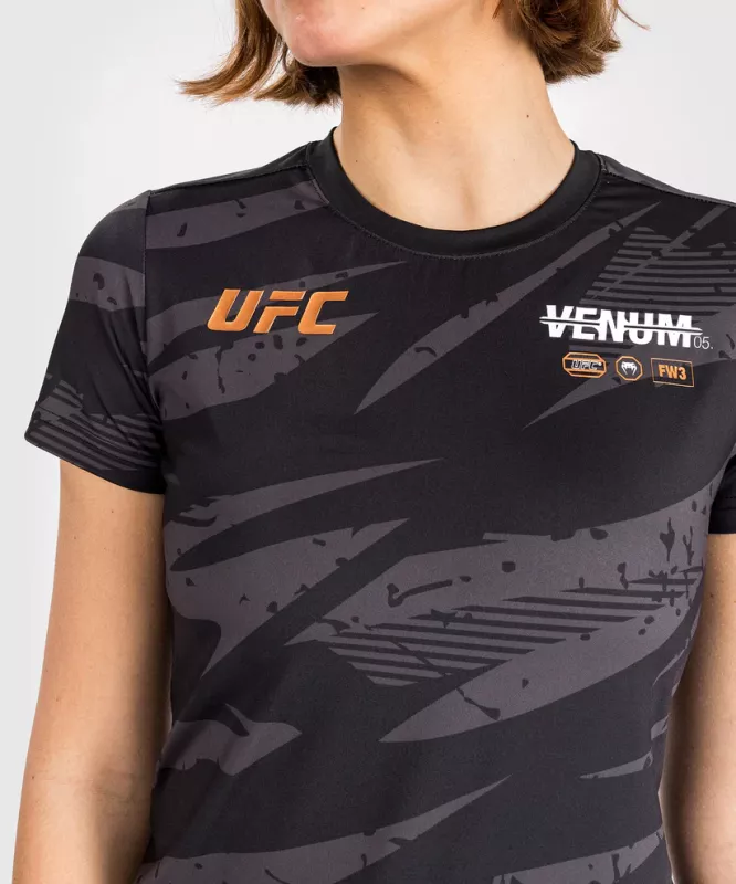 VENUM: UFC ADRENALINE FIGHT WEEK DRY-TECH T-SHIRT FÖR KVINNOR - URBAN CAMO