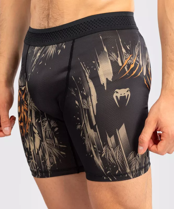 VENUM: TIGER VALE TUDO SHORTS - SVART/NEON ORANGE