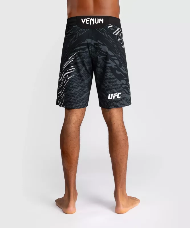 VENUM: UFC FUSION AUTHENTIC FIGHT NIGHT MEN'S FIGHT SHORTS - LONG FIT - SVART