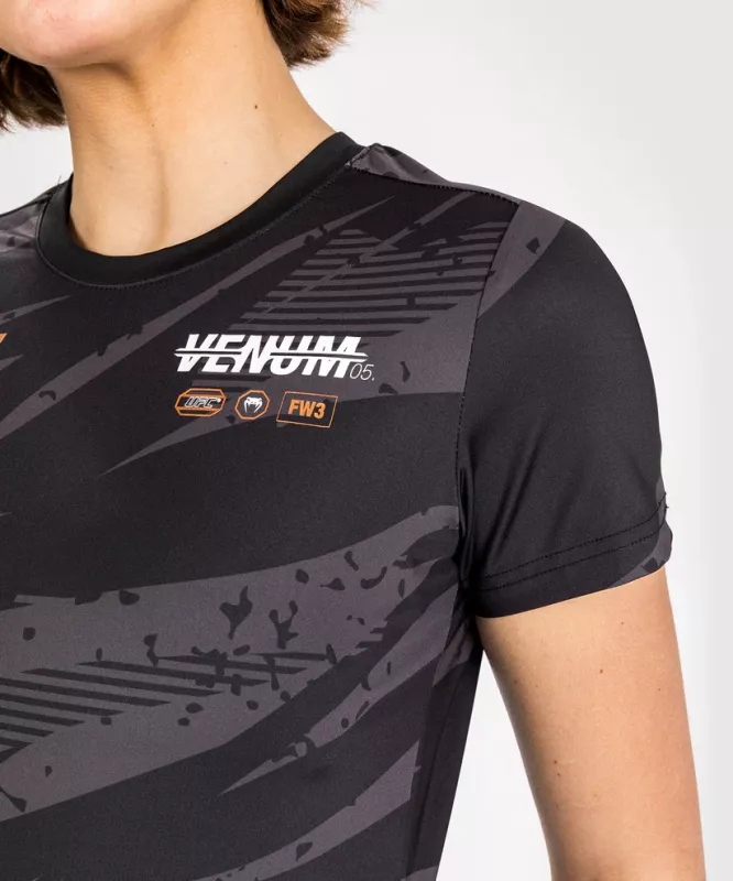 VENUM: UFC ADRENALINE FIGHT WEEK DRY-TECH T-SHIRT FÖR KVINNOR - URBAN CAMO